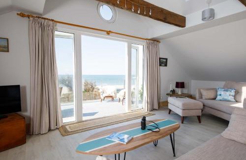 Wittering House | Bright & Dreamy On the Beach Garden & Balcony
