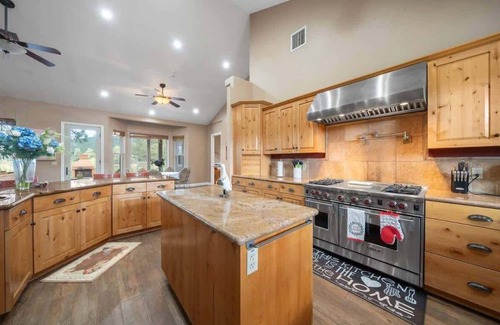 Lake Hughes House | Bright Family Getaway Mountain Views Outdoor Living