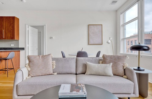 Hoboken Apartment | Bright Hoboken 2BR w/Gym, Pool & Shuttle, near waterfront, by Blueground