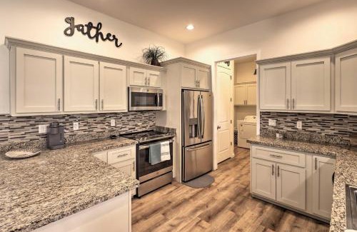 Fort Mohave House | Bright Home with Yard, 4 Mi to Colorado River!