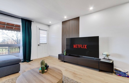 Cartierville Apartment | Bright & Large 3Br | Personal Spa | Park View | Netflix