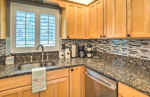 Harbor Bluffs House | Bright Largo Getaway w/ Private Pool & Grill!