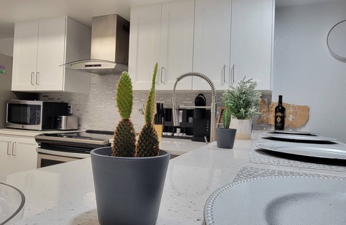 Largo House | Bright-Lovely 2 Bed 1 Bath,15 Minutes From Beach
