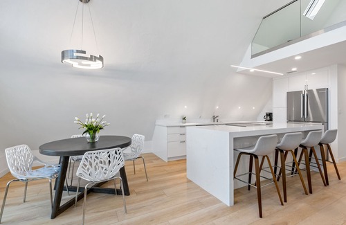 Central Sarasota House | Bright, Modern Artist A-Frame Downtown SRQ West of Trail
