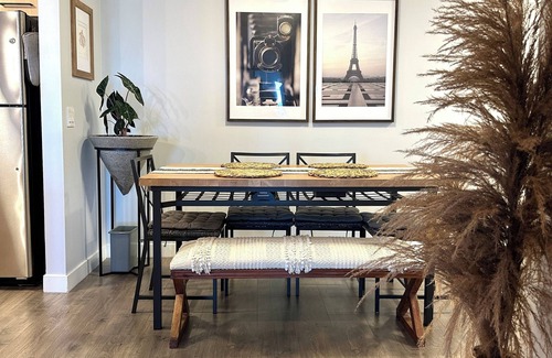 Sappertown Apartment | Bright Modern Condo Near SkyTrain & Hospital