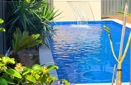 Bassendean House | Bright Modern Home- Poolside Escape