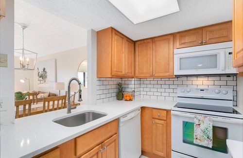 Port Canaveral Condo | Bright & Modern Penthouse w/Stunning Ocean Views, Heated Pool & BBQ Grills!