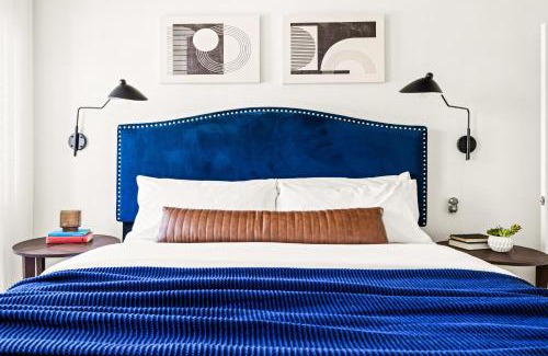 West Colfax Apartment | Bright & Modern Retreat - King Beds - Sloans Lake