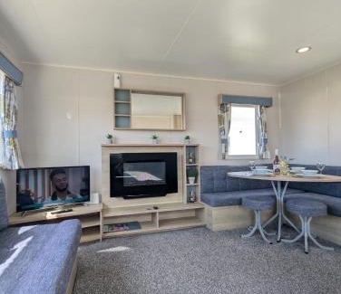 Weymouth Resort | BRIGHT MODERN STYLE CARAVAN WITH VIEWS on HAVEN LITTLESEA WEYMOUTH