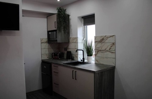 Peterborough Apartment | Bright Newly Refurbished Studio (Peterborough)