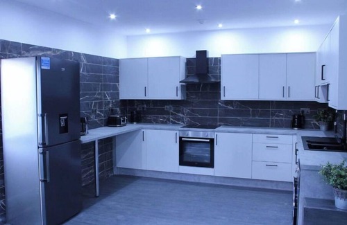 Peterborough Apartment | Bright Newly Refurbished Studio (Peterborough)