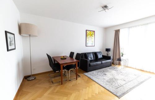 Hottingen Apartment | Bright one bedroom flat - Parkview 1