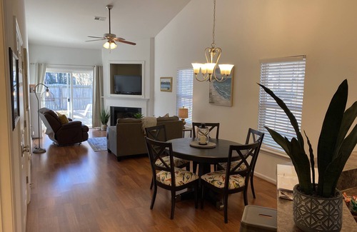 Hickory Shadows House | Bright One Level Town Home Centrally Located