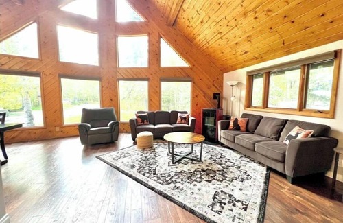 North Pole House | Bright & Open Home in North Pole