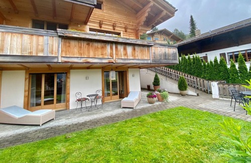 Zweisimmen Nr Gstaad House | Bright Rays Chalet with Phenomenal Views of the Mountains