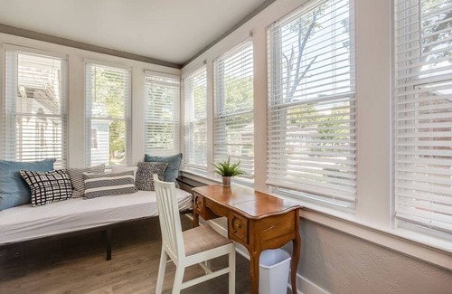 Weequahic Apartment | Bright Renovated 6-BR Duplex Apt - Newark near EWR