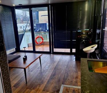 Belgrade Boat Rental | Bright Room Houseboat