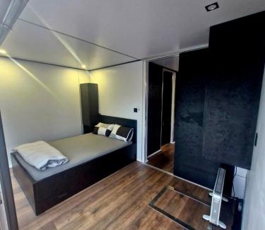 Belgrade Boat Rental | Bright Room Houseboat