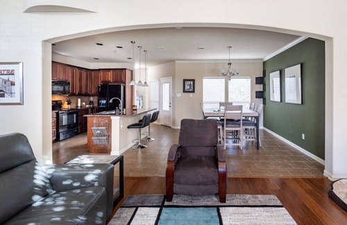 Irving House | Bright & Spacious 3BR w/Patio & Dog Yard, Minutes from DFW Airport