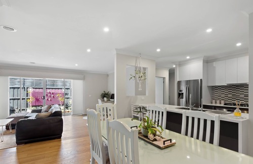 Point Cook House | Bright, Spacious Point Cook Home
