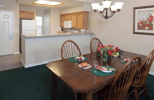Branson Hotel | Bright Stay w/Washer, Dryer & Open Living Near Top Branson Attractions