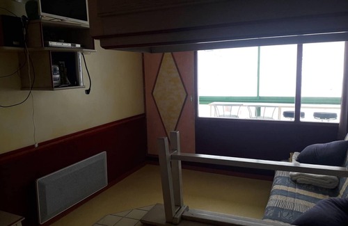 Arette Apartment | Bright studio for 4 near slopes, south-facing