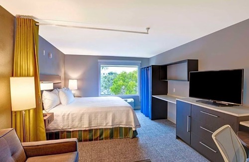 Miramar Hotel | Bright Studio in Miramar | Resort Amenities | Central to Miami & Ft. Lauderdale