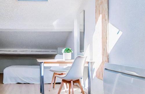 Republique - Tolstoi Apartment | Bright Studio in the heart of Lyon