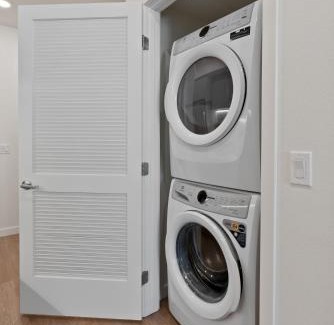 Hollywood Apartment | Bright Studio on Sunset Blvd, Free Parking, Gym, and Pool