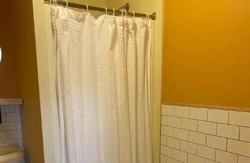 Pacific Apartment | Bright studio w/yard and laundry, blocks to CPH