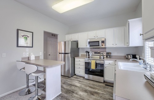 McArdle House | Bright, stylish, clean and close to every convenience!