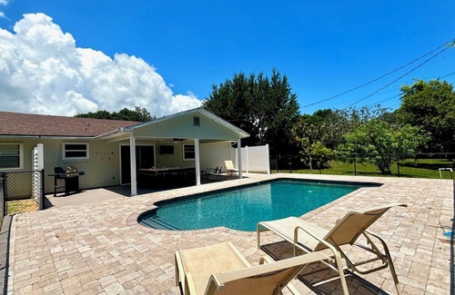 Sebastian Highlands House | Bright, sunny pool home!