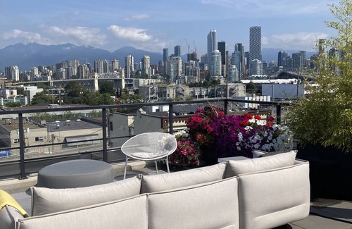 Fairview Condo | Bright two bedroom Kitsilano condo-Crazy city views!