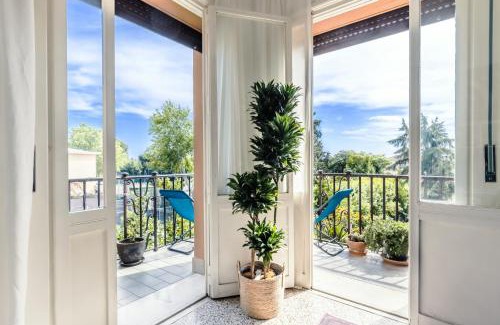 Quartiere XIII Aurelio Apartment | Bright Vatican Suite with Garden View Balcony and Full Kitchen
