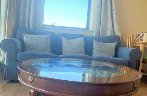Santry Apartment | Bright view Apt between dublin airport and city canter