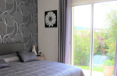 Neffies Villa | Bright Villa, Large Villa with swimming pool near Pezenas.