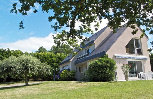 Penestin Villa | Bright villa set in 3000 m2 of wooded grounds 300 metres from the beach