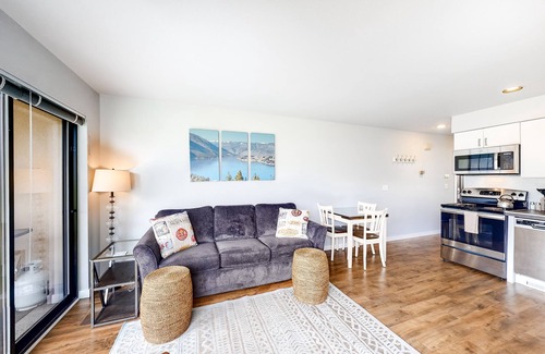 Chelan Condo | Bright Waterfront Condo with Lake & Mountain Views, Shared Pools & Hot Tubs