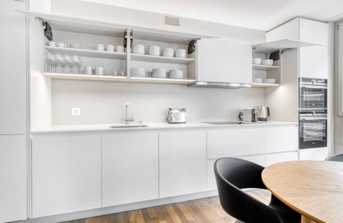 Alt-Wiedikon Apartment | Bright Wiedikon 3.5 Room w/Storage & W/D, near Market, by Blueground