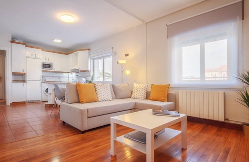 Basurto-Zorroza Apartment | Bright with views of the Bilbao estuary