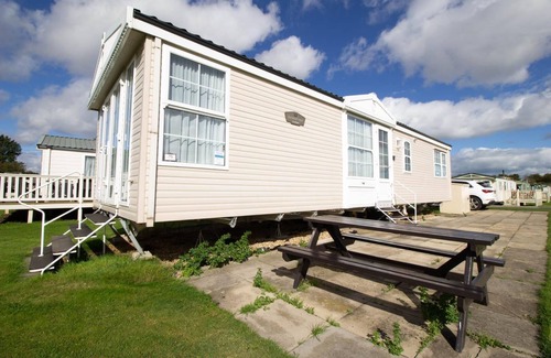Louth House | Brilliant 6 berth caravan for hire at Sunnydale Park in Skegness ref 35076AF