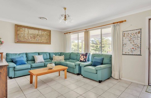 Mollymook House | Bring the boat and the dog