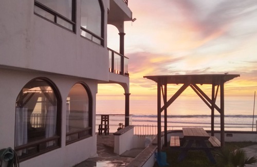 Playas de Rosarito Villa | Brisa Oceanfront & Poolside Villa - Right on the water. Jacuzzi, beach & bbq.