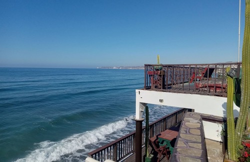 Playas de Rosarito Villa | Brisa Oceanfront & Poolside Villa - Right on the water. Jacuzzi, beach & bbq.