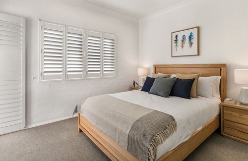 Indooroopilly Apartment | Brisbane Riverside Spacious 2-Bed Near Mall