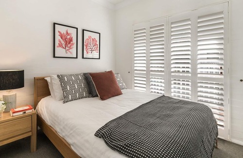 Indooroopilly Apartment | Brisbane Riverside Spacious 2-Bed Near Mall