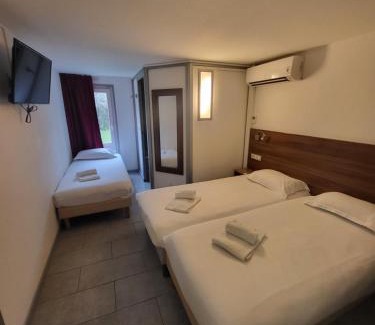 Narbonne Hotel | Brit Hotel Plaisance A9/A61