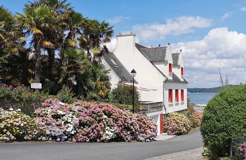 Landevennec Villa | Brittany - Presqu'ile de Crozon: Villa, sea view with private heated pool