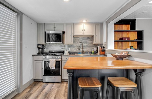Bethel Apartment | Broad Street 2 | Chickadee Apartment