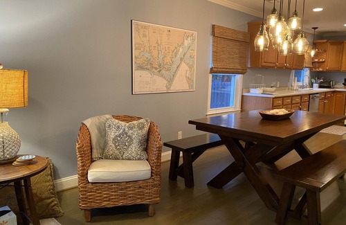 Morehead City House | Broad Street Living- Sleeps 6: 1 story Bungalow w/fence - two blocks from water